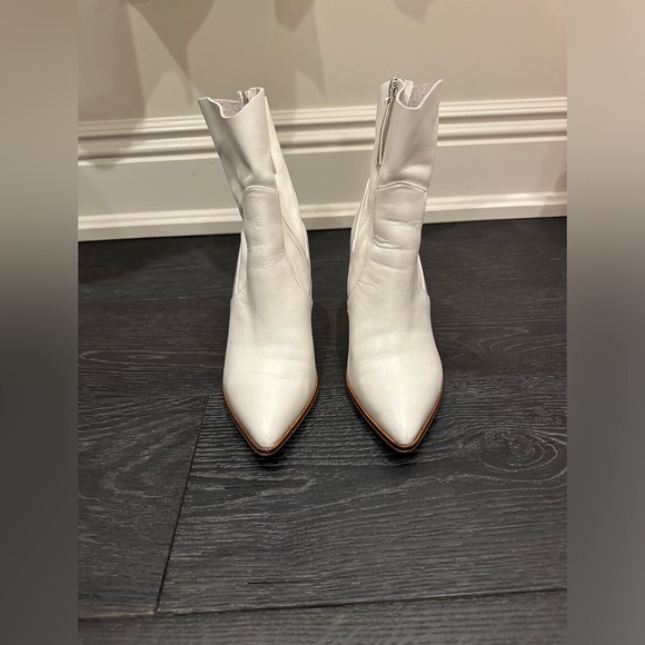 Steve Madden Shoes - Steve Madden Short White Pointed Toe Boots